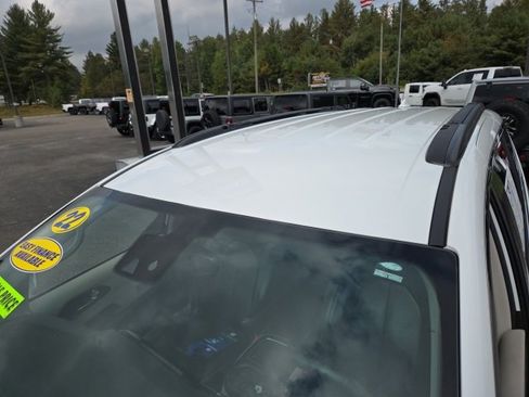 Used 2022 Chrysler Pacifica Touring-L image 32
