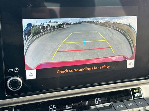 Used 2025 Toyota Camry SE image 17