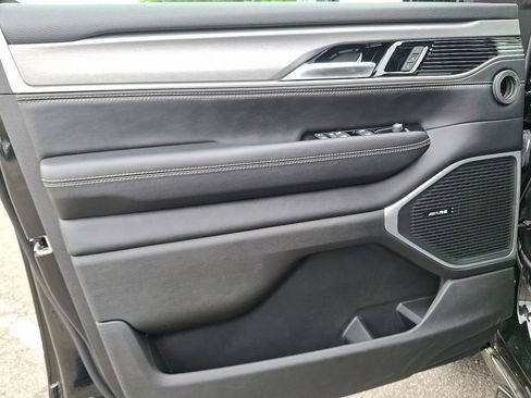 New 2025 Jeep Wagoneer L Series II w/ Premium Group I image 10