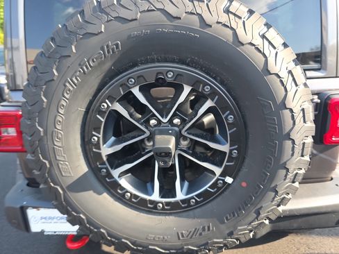 New 2025 Jeep Wrangler Unlimited Rubicon image 32