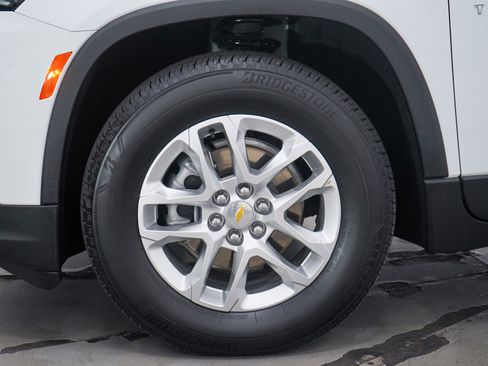 Used 2023 Chevrolet Traverse LS w/ Safety Package image 29