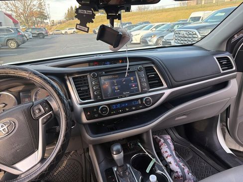 Used 2018 Toyota Highlander Limited Platinum image 10