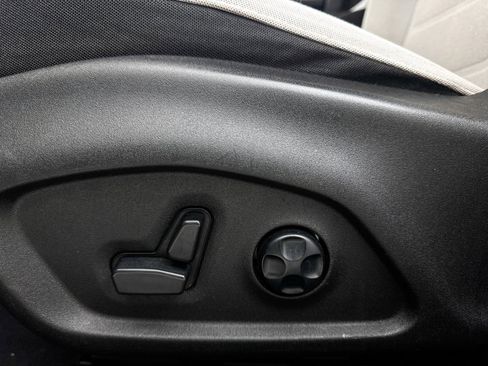 Used 2018 Jeep Renegade Latitude w/ UConnect 8.4 Nav Group image 29