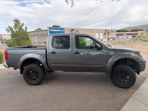 Used 2016 Nissan Frontier SV w/ SV Value Truck Package AWD/4WD image 4