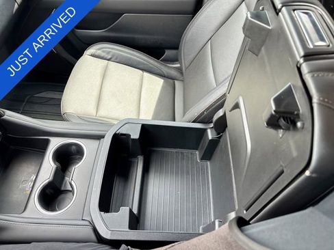 Used 2024 Chevrolet Suburban High Country AWD/4WD image 21
