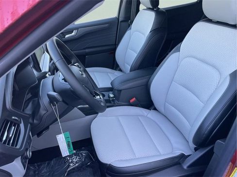 Used 2024 Ford Escape SE image 15