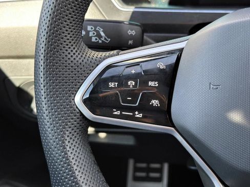 Used 2022 Volkswagen Tiguan SE R-Line image 21