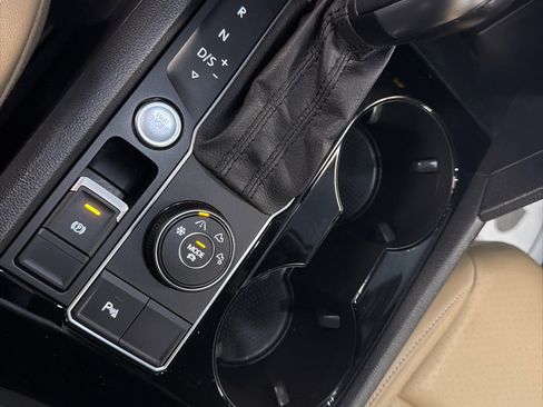 Used 2020 Volkswagen Atlas Cross Sport SEL image 18