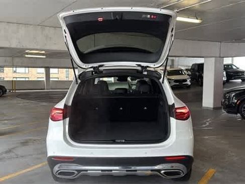 Used 2025 Mercedes-Benz GLC 300 4MATIC image 11