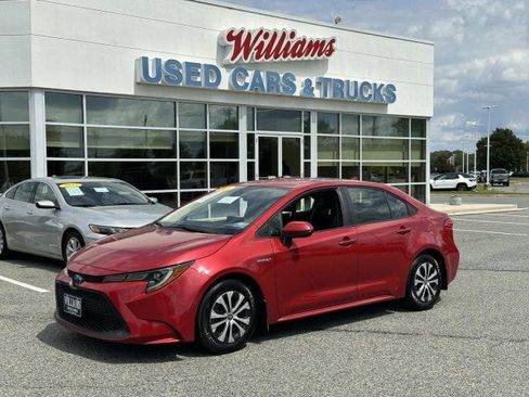 Used 2020 Toyota Corolla LE image 1