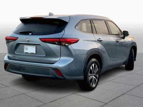 Used 2022 Toyota Highlander XLE image 13