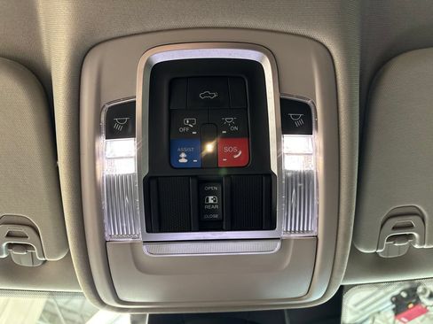 Used 2022 RAM 1500 Laramie AWD/4WD image 36