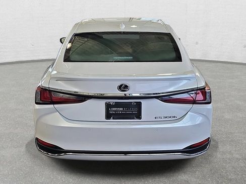 Certified 2025 Lexus ES 300h Ultra Luxury w/ Accessory Package (Z2) image 6