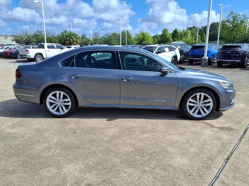 Used 2018 Volkswagen Passat 2.0T SE FWD image 6