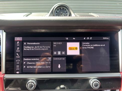 Certified 2024 Porsche Macan AWD/4WD image 32