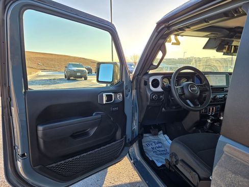 Used 2024 Jeep Wrangler Sport S image 11