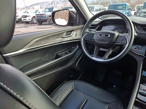 Used 2022 Jeep Grand Cherokee L Limited image 14