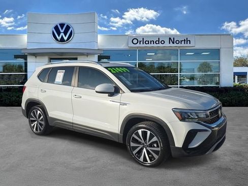 Used 2023 Volkswagen Taos SE w/ Panoramic Sunroof Package FWD image 1