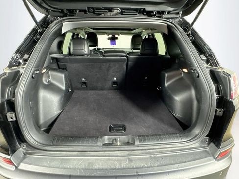 Used 2020 Jeep Cherokee Latitude Plus w/ Cold Weather Group FWD image 32