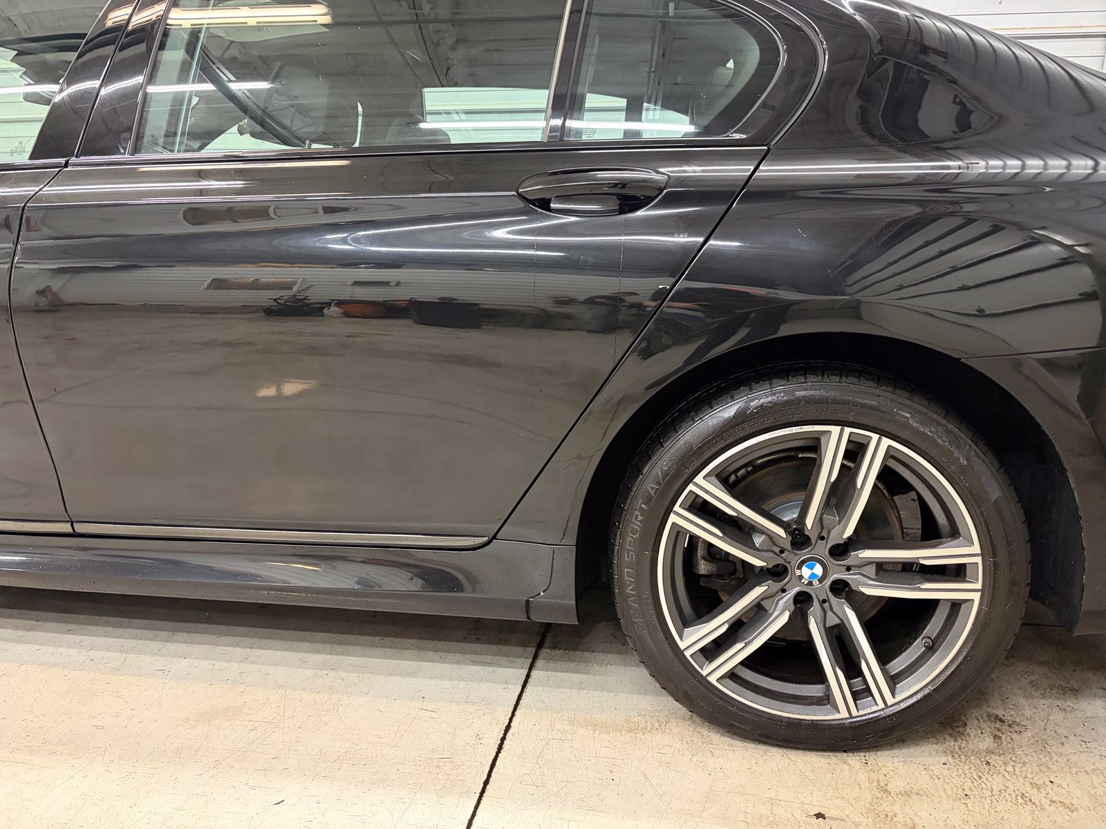 Used 2022 BMW 740i xDrive w/ M Sport Package AWD/4WD image 13