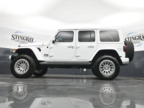 Used 2022 Jeep Wrangler Unlimited Sahara AWD/4WD image 29