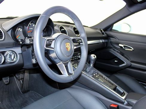 Used 2024 Porsche 718 Cayman image 4