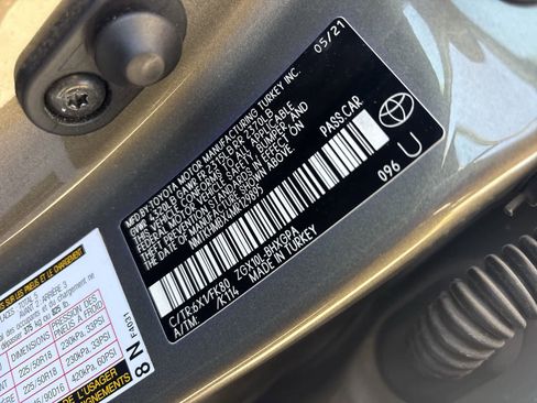 Used 2021 Toyota C-HR XLE image 41