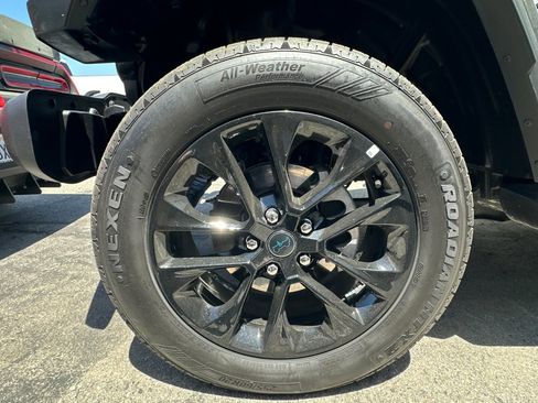 Used 2025 Jeep Wrangler Unlimited Sahara AWD/4WD image 9