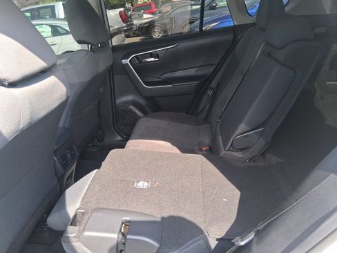 Used 2021 Toyota RAV4 XLE w/ Convenience Package AWD/4WD image 16