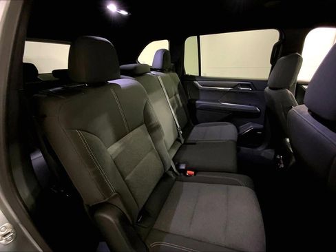 Used 2025 GMC Acadia Elevation AWD/4WD image 23