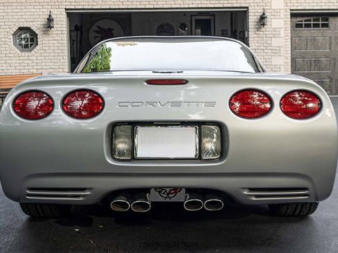 Used 1999 Chevrolet Corvette Coupe w/ Performance Handling Pkg RWD image 7
