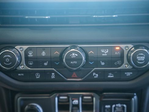 New 2026 Jeep Wrangler Unlimited Rubicon AWD/4WD image 23