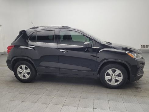Used 2020 Chevrolet Trax LT w/ LT Convenience Package image 11