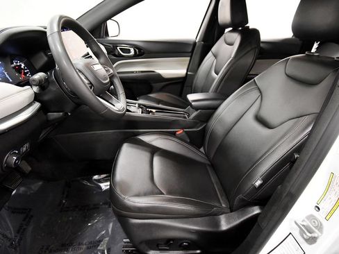 Used 2025 Jeep Compass Limited AWD/4WD image 14