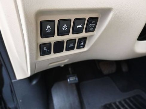 Used 2017 Nissan Pathfinder Platinum FWD image 13