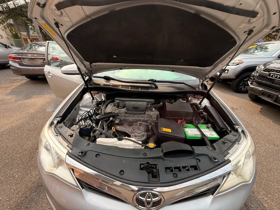 Used 2014 Toyota Camry XLE FWD image 16