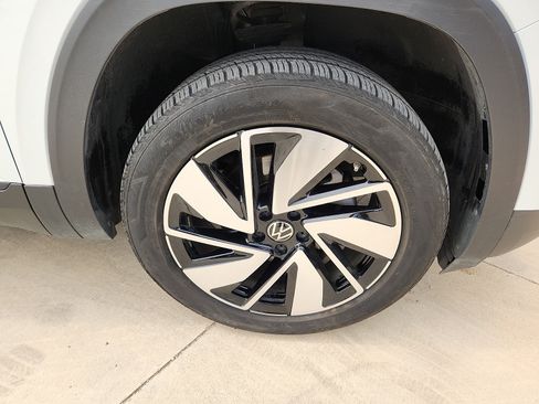 Used 2025 Volkswagen Atlas SE FWD image 9