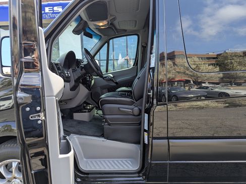 Used 2017 Mercedes-Benz Sprinter 2500 image 11