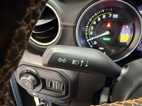 Used 2022 Jeep Wrangler Unlimited Sahara AWD/4WD image 29