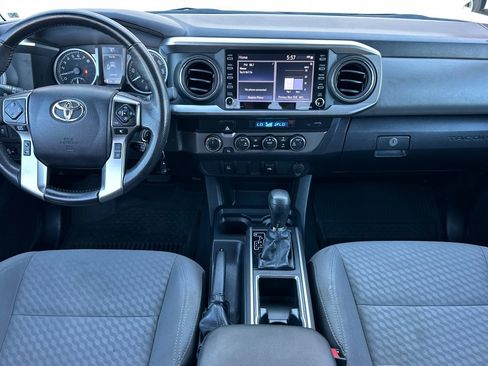 Certified 2022 Toyota Tacoma SR5 AWD/4WD image 12