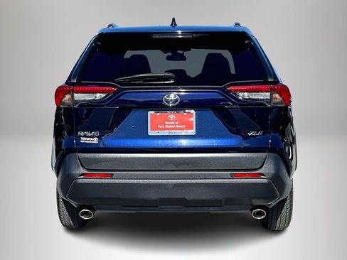 Used 2019 Toyota RAV4 XLE w/ Convenience Package image 6