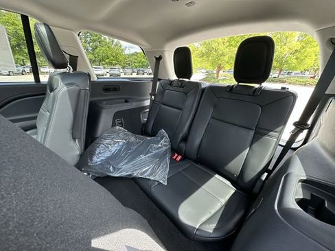 New 2025 Lincoln Aviator 2WD w/ Equipment Group 101A image 24