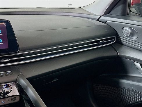 Used 2023 Hyundai Elantra Limited w/ Cargo Package image 25