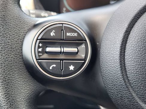 Certified 2025 Kia Soul LX w/ LX Technology Package FWD image 27