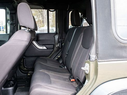 Used 2016 Jeep Wrangler Unlimited Rubicon w/ Connectivity Group image 16