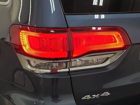 Used 2020 Jeep Grand Cherokee Limited w/ Premium Lighting Group AWD/4WD image 32
