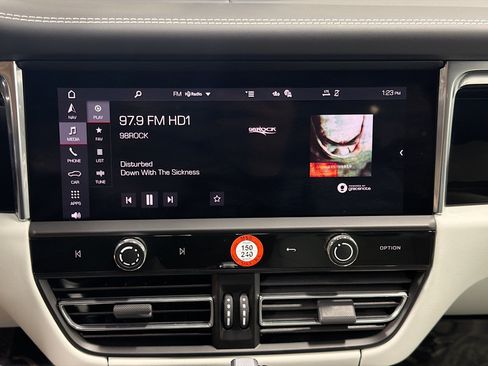 Certified 2026 Porsche Macan AWD/4WD image 31