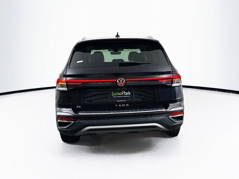 Used 2025 Volkswagen Taos SE image 7