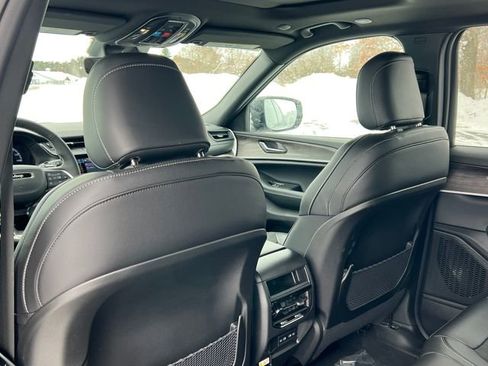 New 2026 Jeep Grand Cherokee Altitude AWD/4WD image 31