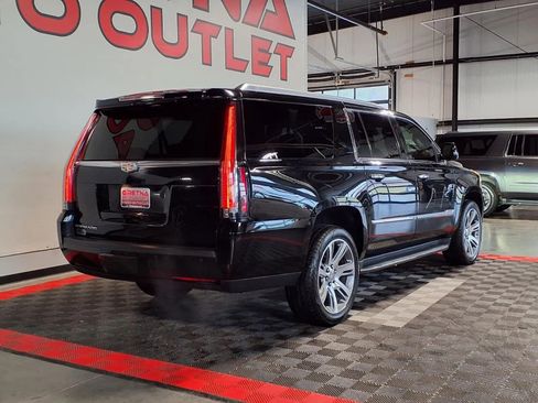 Used 2016 Cadillac Escalade ESV Luxury AWD/4WD image 8